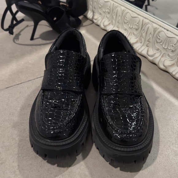 Topshop Lottie chunky loafers in black croc - Picture 10 of 12